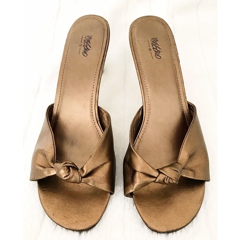 MOSSIMO Sz 9 “Forget Me Knot” Bronze Leather Slide - Picture 3 of 6